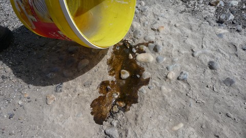 mettre un peu de resine sur le sol